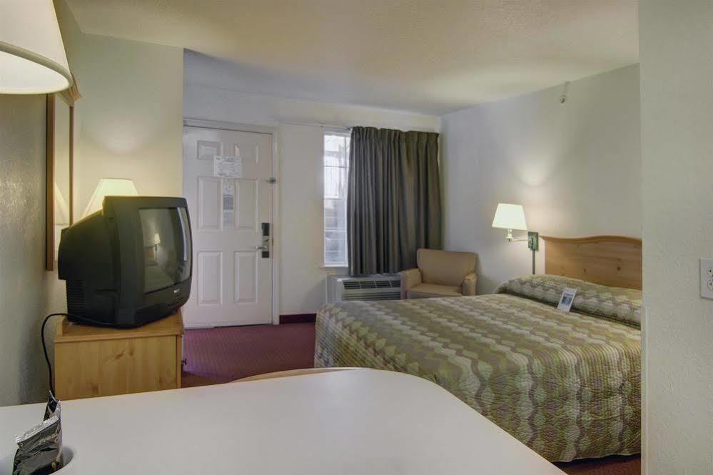 Atlanta Hotel Розуэлл Экстерьер фото